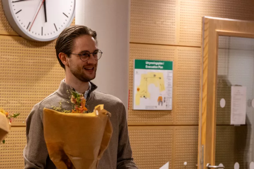 A person holding a bouquet.